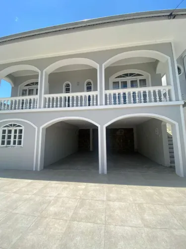 Ótima casa ao lado da UFSC