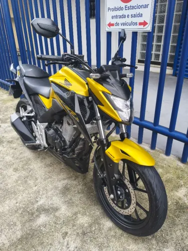 TWISTER 300 ABS 3.800km