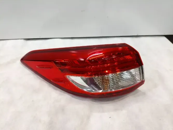 Lanterna esquerda Yaris sedan 2020 2021 2022 2023 2024 LED original