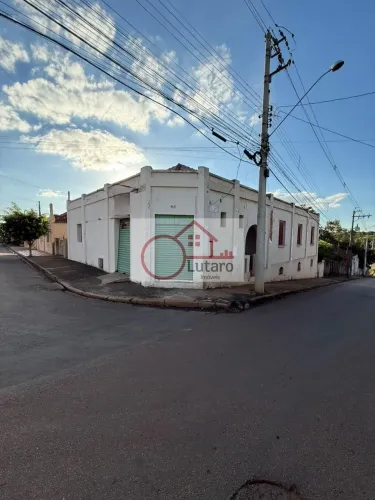 Casa Comercial em Centro (Cardeal) - Elias Fausto