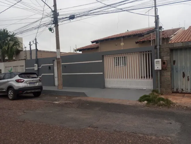 Alugo Casa Residencial bairro Jardim Petrópolis - Cuiabá MT