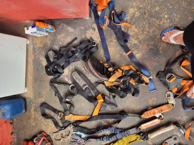 Cinto paraquedistas e talabarte.