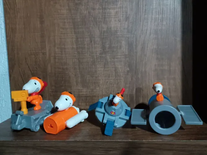 4 bonecos Snoopy nasa usados na condição das fotos