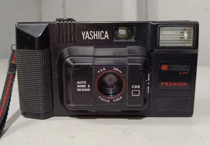Camera Yashica Analógica Premier Pc600