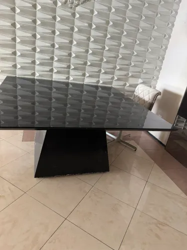Mesa quadrada de laca 