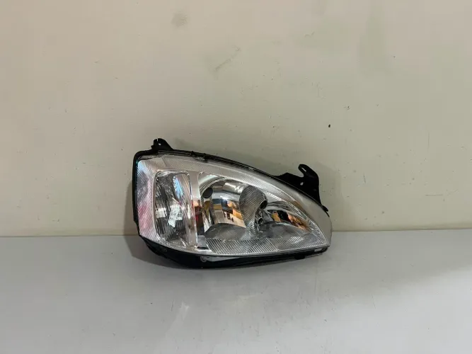 Farol direito Corsa / Montana 2003/2004/2005/2006/2007/2008/2009/2010/2011/2012