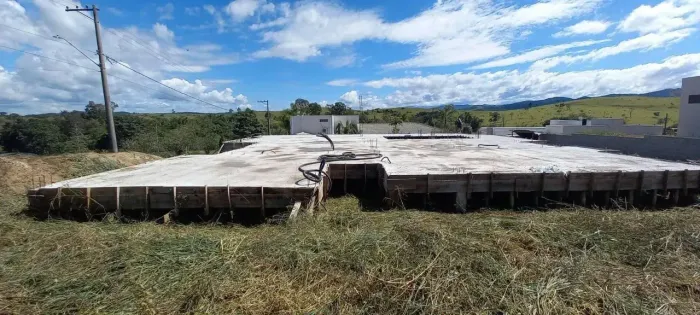 Casa de condomínio para venda possui 1033 metros quadrados