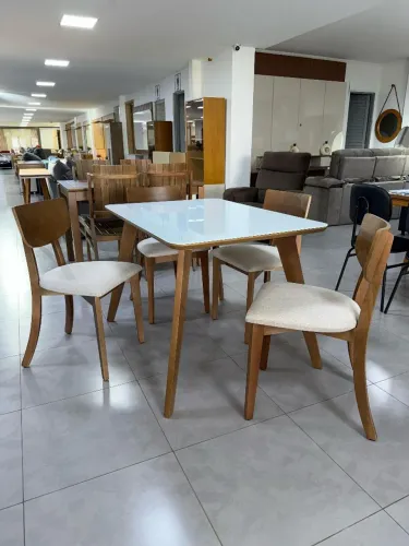 Mesa de Jantar com 4 lugares tampo em vidro temperado - Nova a pronta entrega 