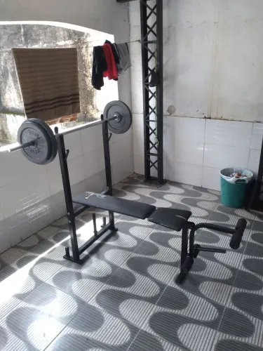MESA SUPINO + 50K DE ANILHAS + BARRA 