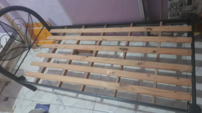 Cama de solteiro de ferro desmontável 