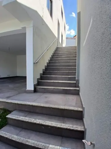 Casa Geminada com 03 quartos, sendo 01 suíte e até 03 vagas de garagem no Bairro Cabral Co