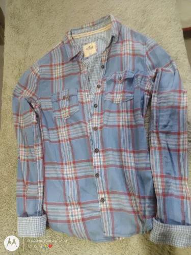 Promoção para retirar hoje camisa xadrez  Hollister importada veste P e M