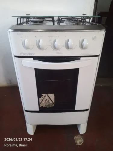 Fogão esmaltec funcionando perfeitamente suas bocas e forno