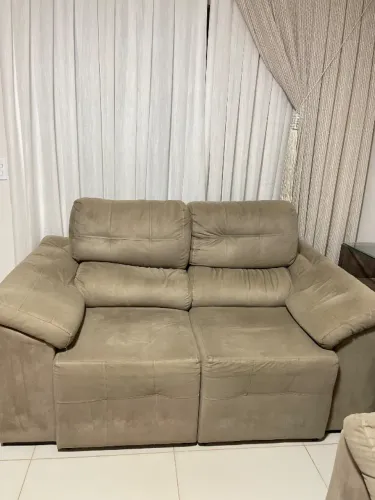 Vendo sofá usado retrátil e reclinável de 2 lugares.