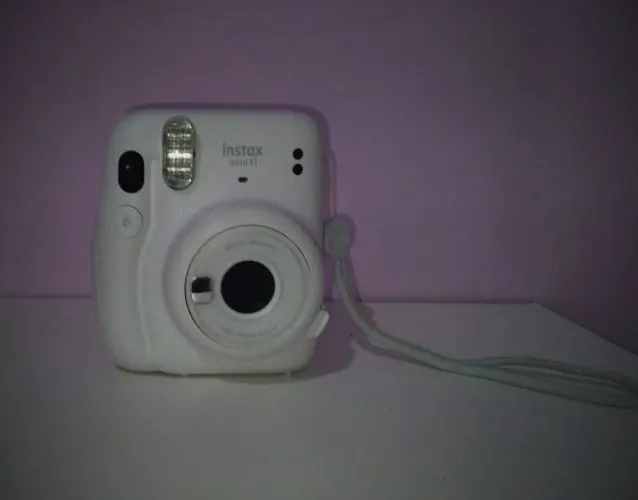 Câmera Instax Mini 11 (branca)