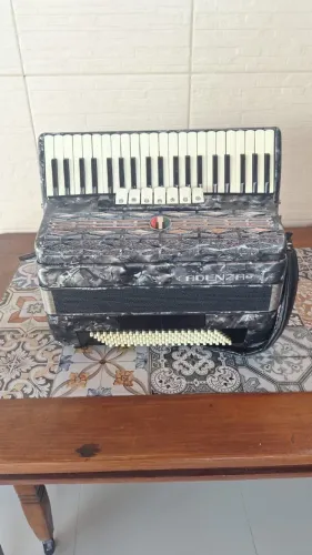 Sanfona Acordeon Cadenza 120 Baixos