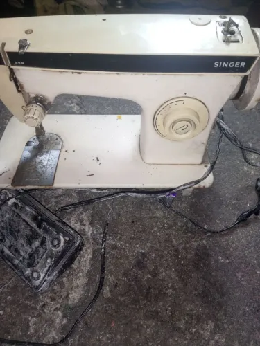Vendo máquina de costura antiga para sai agora