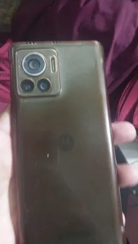 Moto Edge 30 ultra, com rachado na tela