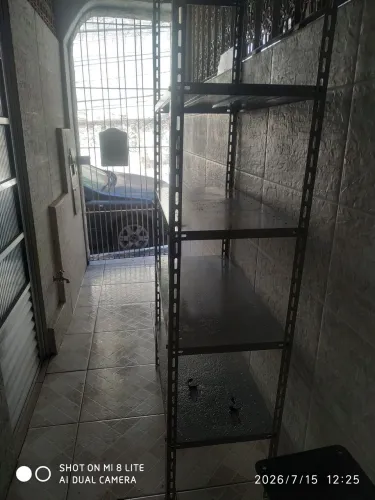 Estante de ferro