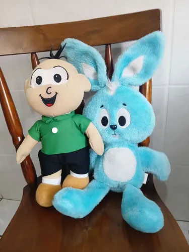 Cebolinha e Coelho da turma da Mônica.