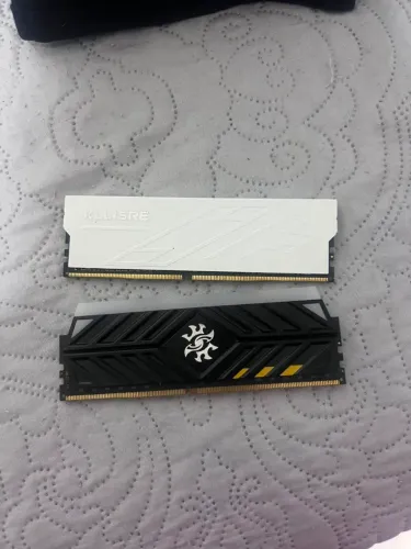 Memória RAM DDR4 16GB e 8GB