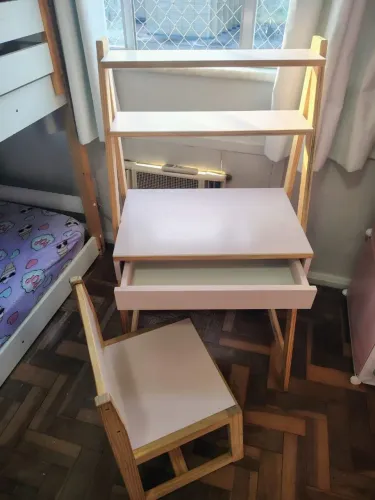 Escrivaninha infantil