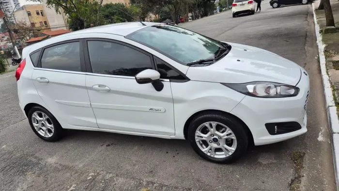 Ford Fiesta SEL 1.6 16V Flex Mec. 5P 2017