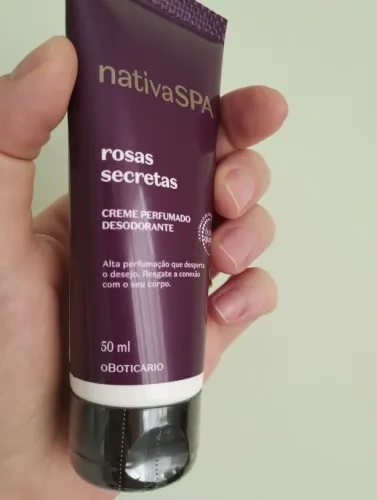 Creme hidratante desodorante corporal Rosas Secretas de O Boticário