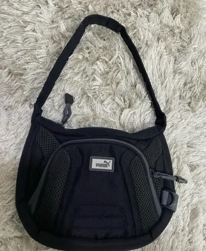 Bolsa Puma preta pequena 