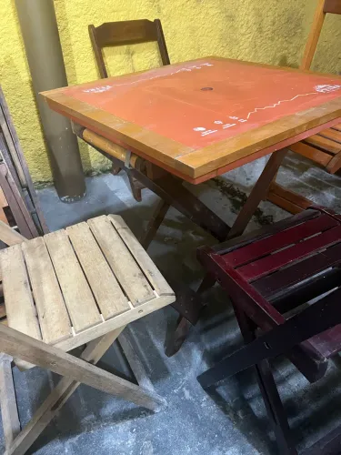 Mesa e cadeira dobrável