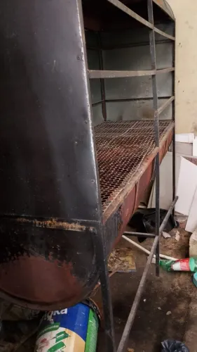 VENDO CHURRASQUEIRA TAMANHO 2 METRO E 30 DE COMPRIMENTO E 6 MESES DE USO