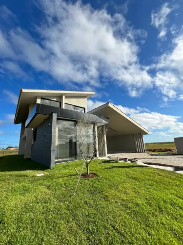 CASA À VENDA - COND. ÁGUAS DO ATLÂNTICO