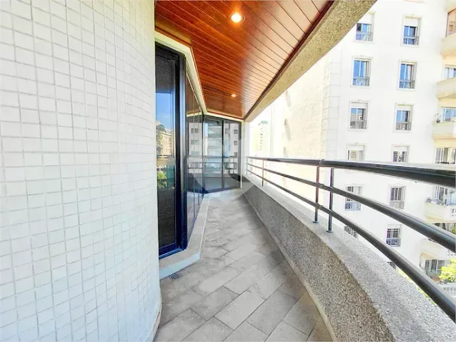 Apartamento a venda ou locação em Perdizes com 3 suites, varanda e 4 vagas