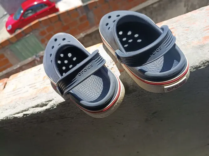 Sandália menino Crocs original