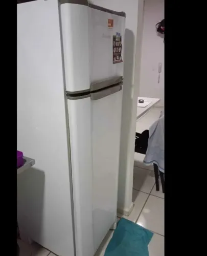 Vendo geladeira esmatec