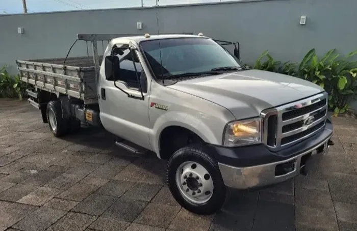 F4000 2016 4x4 2P Carroceria.