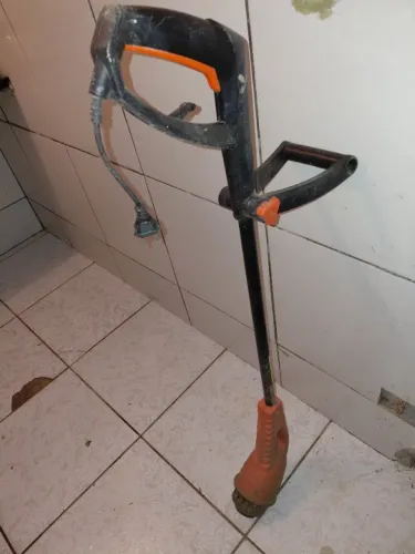 Máquina de cortar grama