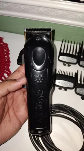 Vende-se Maquina de cortar cabelo Wahl Magic Clip
