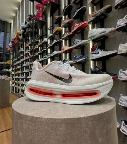 Nike Vomero premium