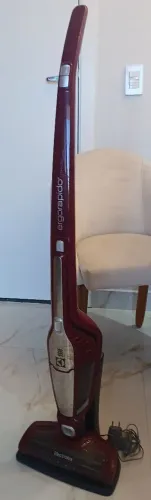 Aspirador de pó vertical sem fio 2 em 1 Eletrolux Ergorapido usado