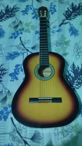 Violão harmonics adulto semi novo 550 reais
