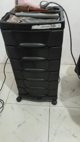 Vende-se estante , carrinho de manicure, carrinho auxiliar e maca