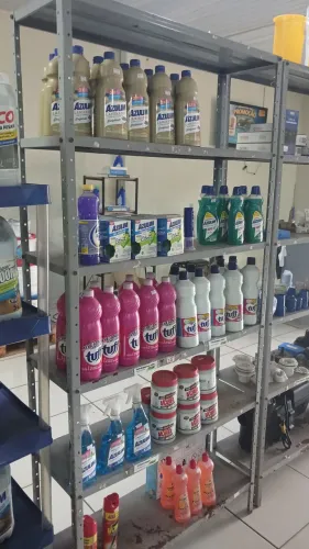 Prateleita comercial de metal