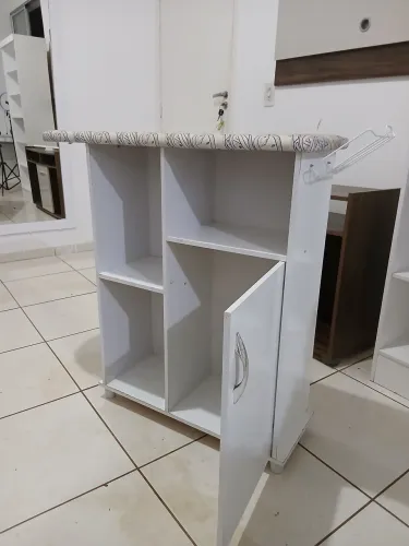 Armário/banca de passar roupa 