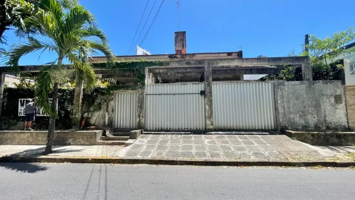 Casa para Venda em Recife, Casa Forte, 4 dormitórios, 2 suítes, 3 banheiros, 2 vagas