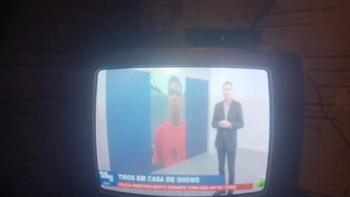 Tv 20 polegadas com conversor conservada funcionando perfeitamente.
