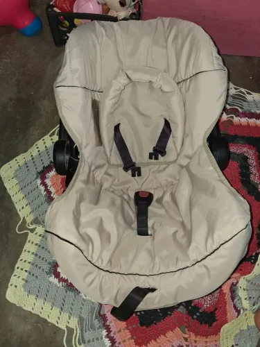 Vende-se bebê conforto
