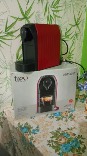 Vendo máquina de café pouco tempo de uso estou vendendo pois ganhei uma da Oster 