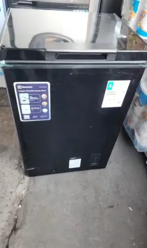 Freezer preto Electrolux Bivolt