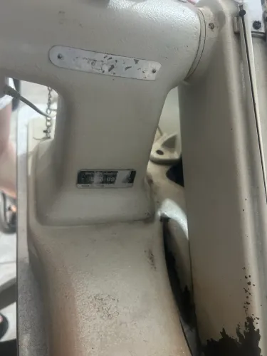 Vendo máquina de braço 2 agulhas , motor eletrônico